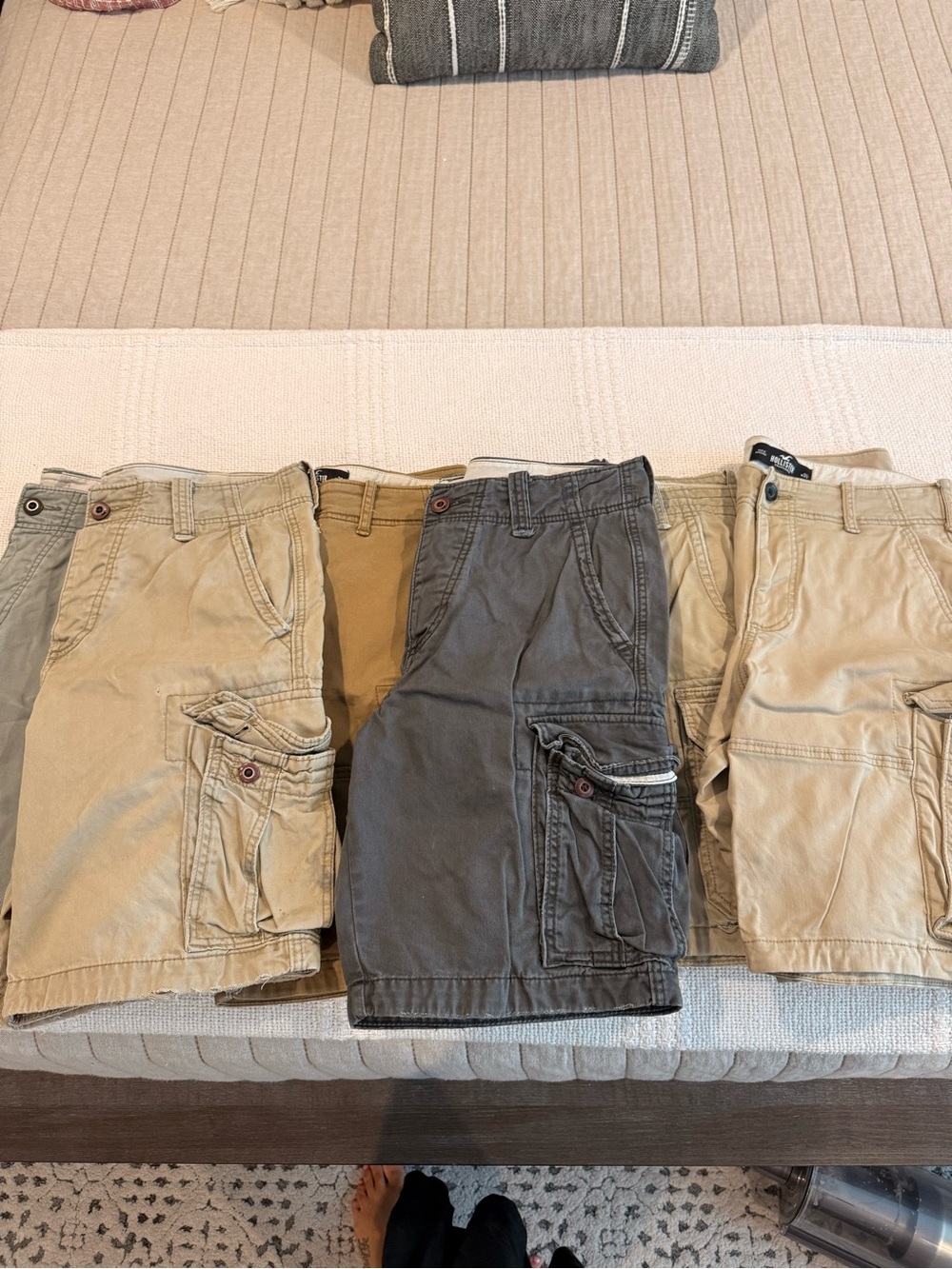 Hollister Men’s Cargo Shorts Six Pairs 31